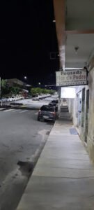 Avenida Florenzano em frente a Pousada Flor da Pedra em Luminárias