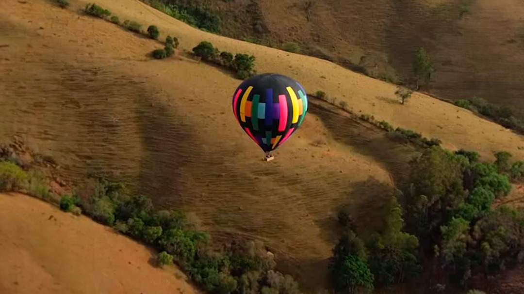 Vôo de balão nas serras do Sul de Minas