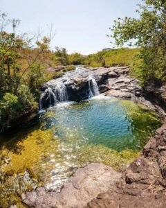 Cachoeira das Bromélias, em Luminárias, MG — vista da queda d'água.