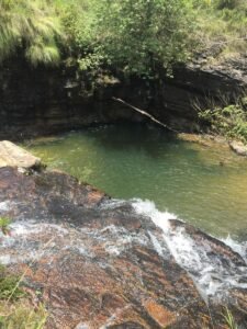 Cachoeira das Bromélias, em Luminárias, MG — trilha de acesso.