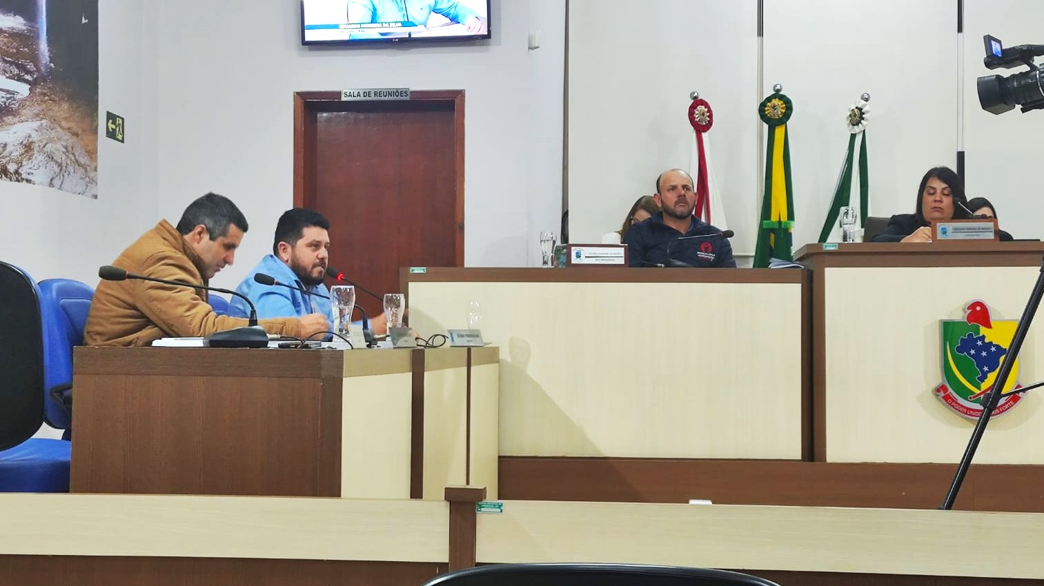 Luminárias Aprova Lei de autoria do vereador Eduardo Ferreira da Silva que Proíbe Estacionamento de Motorhomes e Trailers em Vias Públicas