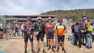 V Trilhão de Luminárias reúne quase 400 ciclistas e destaca a cidade como destino de turismo de aventura 4 Participantes do V trilhão puderam aproveitar um momento de descontração e confraternização, após a trilha no Complexo Pé da Serra