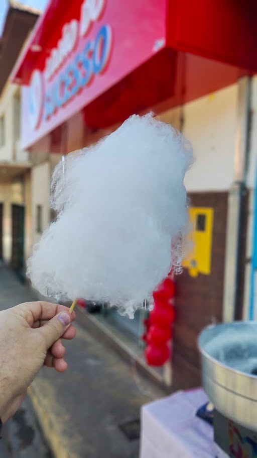 As crianças e visitantes puderam aproveitar um delicioso algodão doce