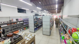 Inauguração do Lojão do Sucesso em Luminárias marca nova opção em utilidades com preços competitivos 6 Destque dos clientes, a variedade de produtos e organização do Lojão do Sucesso