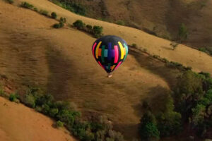 Vôo de balão nas serras do Sul de Minas