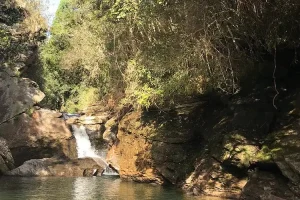 Cachoeira do Mandembe: Um Paraíso Escondido em Luminárias, Minas Gerais
